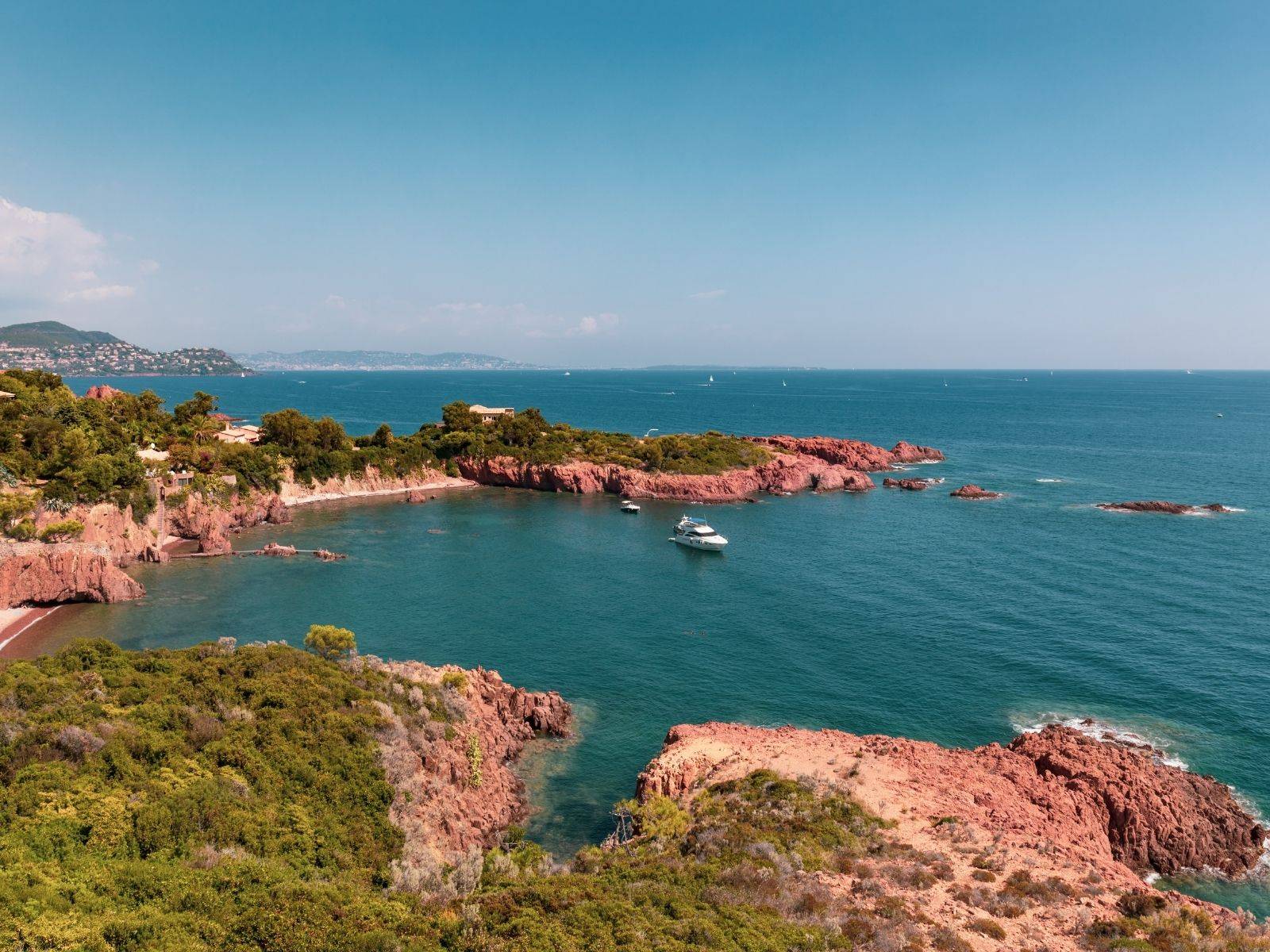 Sentier du littoral à Saint-Raphaël : des travaux de rénovation pour préserver un joyau naturel